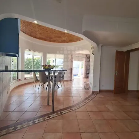 Oliveira Velha Holidays 4* אלבופיירה